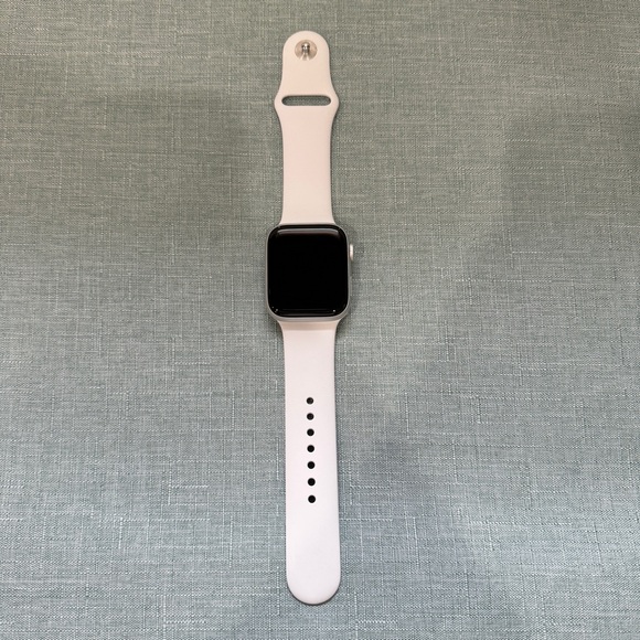 Series 4 (GPS) Apple Watch 44mm Silver - Picture 5 of 9